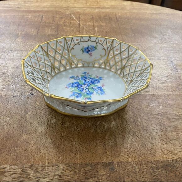 Vintage Schumann blue and white reticulated bowl forget me Nots - Picture 1 of 3